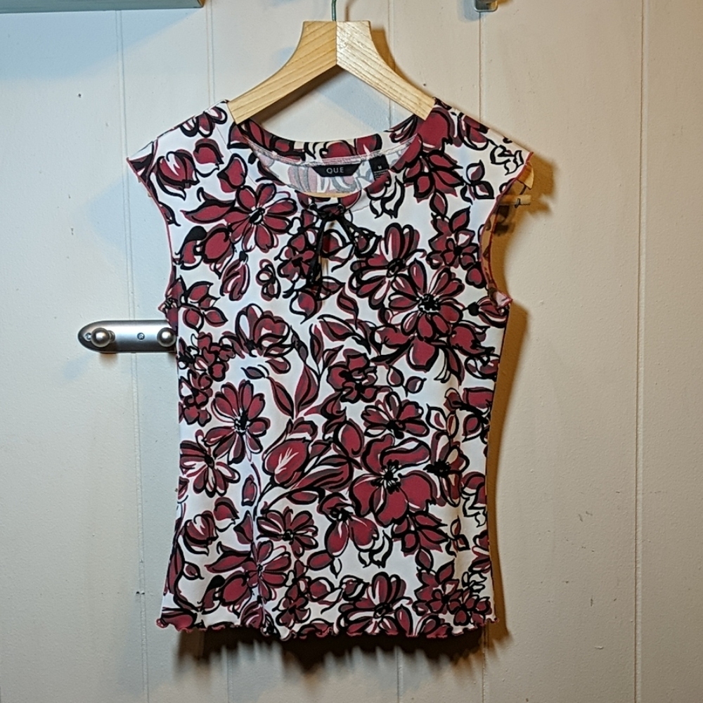 QUE casual blouse Sz M